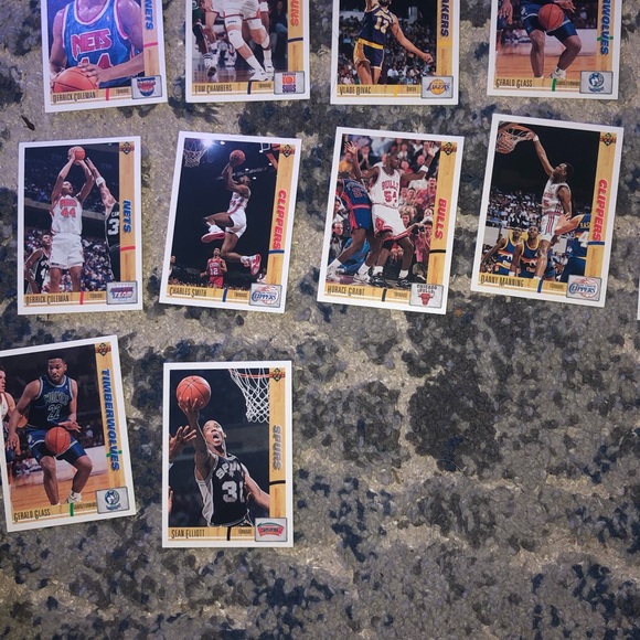 Basketball Lot Full Of 34 Mint Condition Cards - Picture 10 of 11